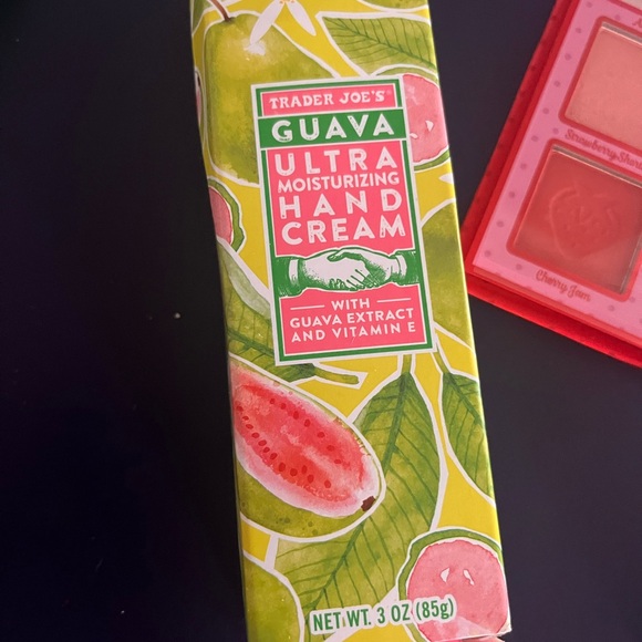 Bundle ofStrawberry Shortcake Eyeshadow Palette - Picture 2 of 5